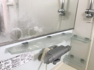 鏡の汚れが取れない
